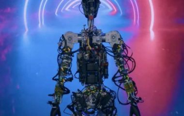 Ілон Маск показав, на що здатний оновлений робот Optimus