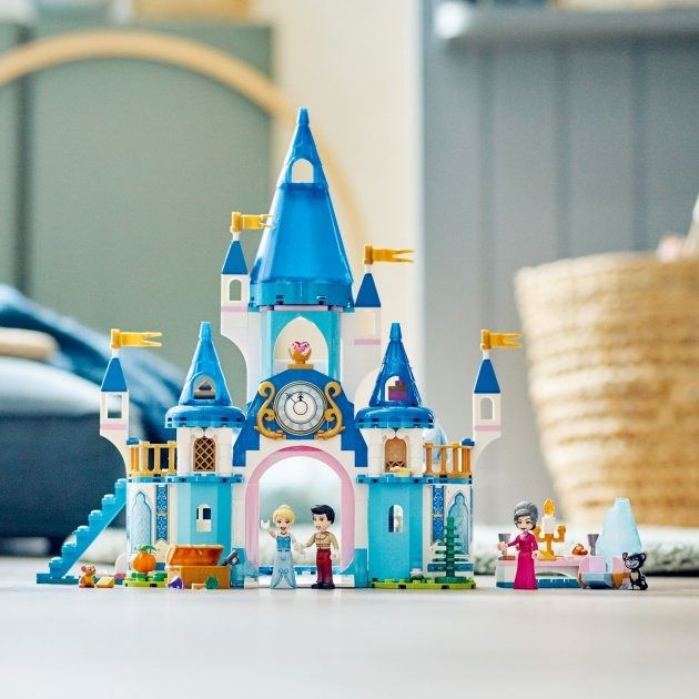 Створіть свій власний казковий Замок Попелюшки і Прекрасного принца із LEGO.