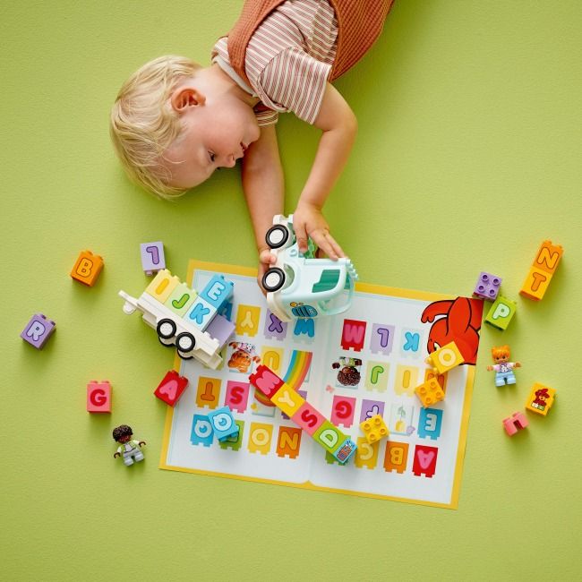 Розпочніть навчання малюків із конструкторів LEGO DUPLO, які дарують їм повну свободу гри, самовираження і навчання.