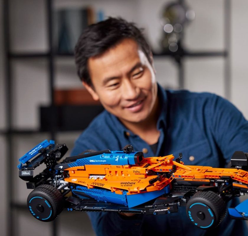 Побудуйте Свій Власний Шедевр: LEGO Technic Гоночний автомобіль McLaren Formula 1.