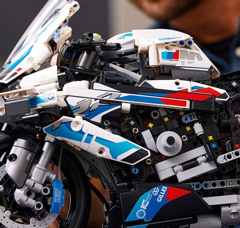 Станьте Королем Доріг з LEGO Technic BMW M 1000 RR.