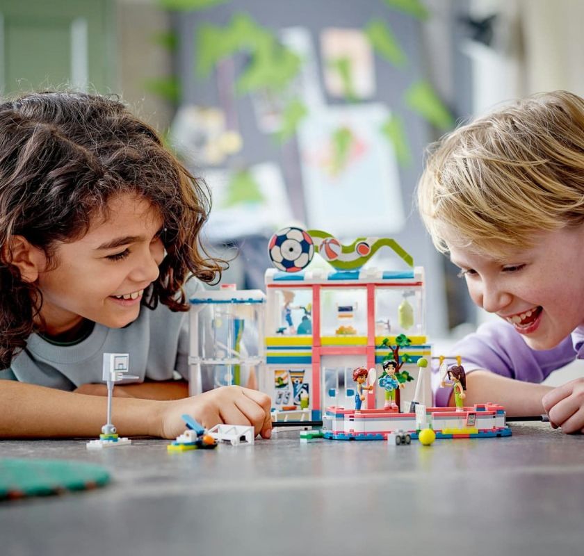 LEGO Friends: Спорткомплекс - Місце для Веселого та Здорового Часу!