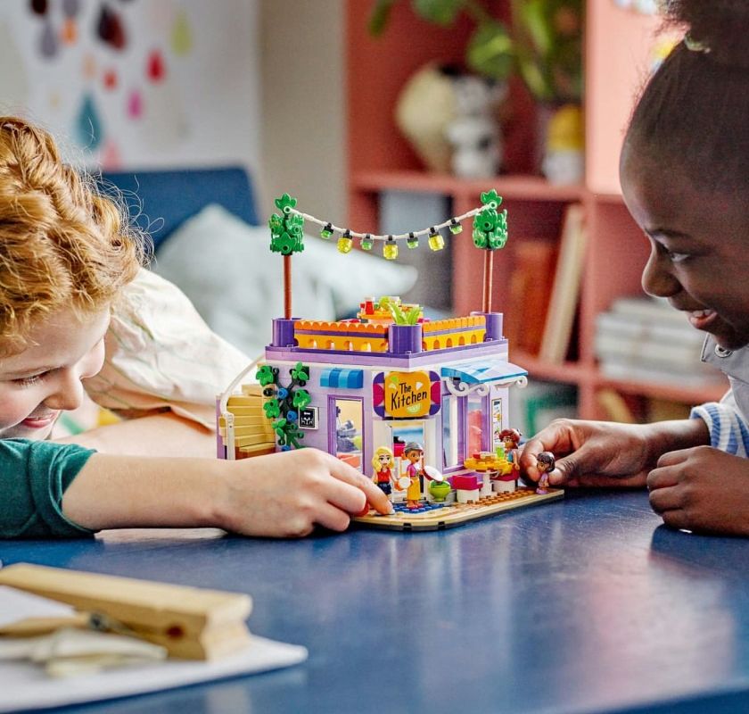 Захоплюючі Пригоди в LEGO Friends Хартлейк-Сіті: Громадська кухня!
