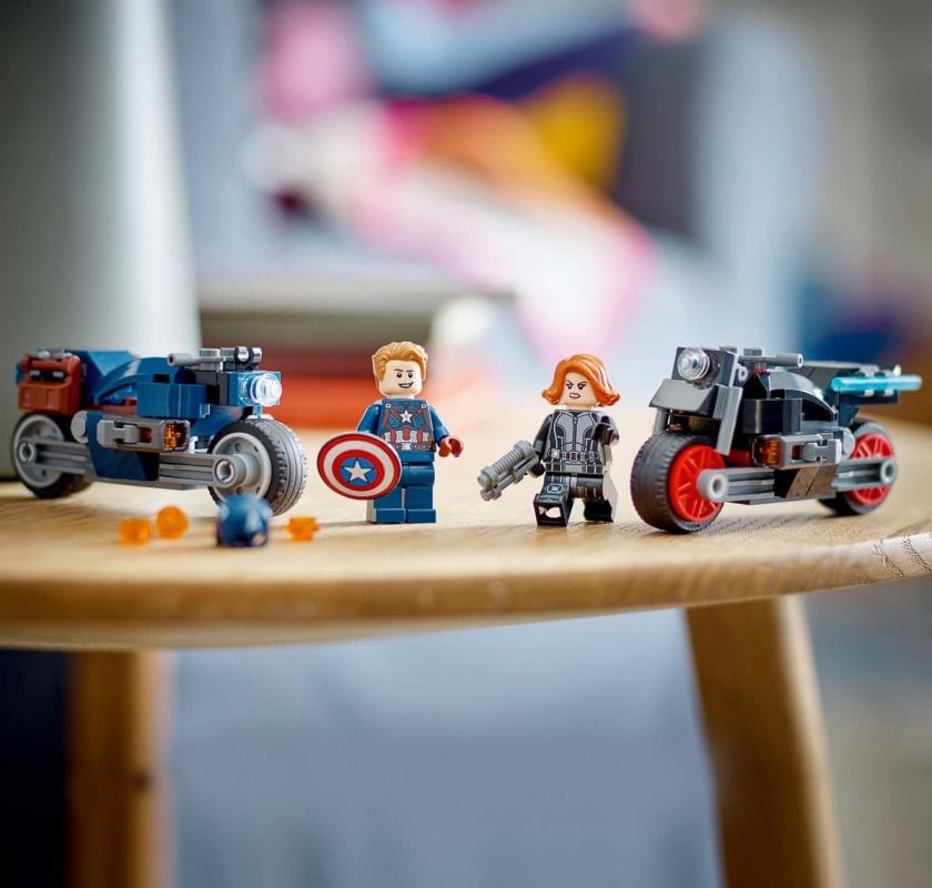 Спільні Пригоди: LEGO Супергеройські Мотоцикли з Чорною Вдовою та Капітаном Америка