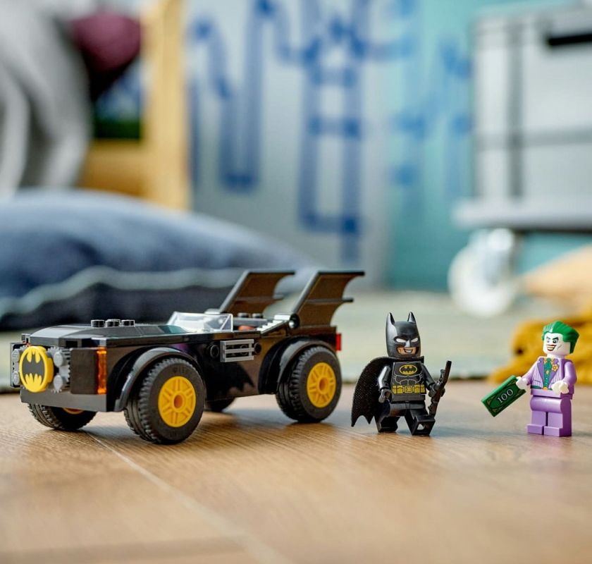 Захоплива Лінійка LEGO DC: Погоня на Бетмобілі