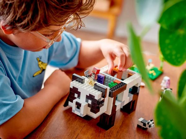 Блоковий конструктор LEGO Minecraft Апартаменти панди (21245)