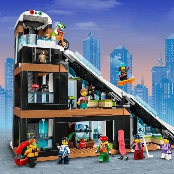 Блоковий конструктор LEGO City Гірськолижний і скелелазний центр (60366)