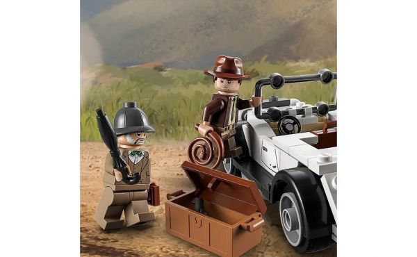 Блоковий конструктор LEGO Indiana Jones Переслідування на винищувачі (77012)