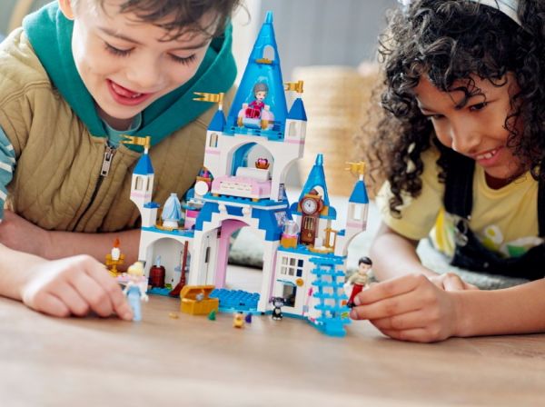 Блоковий конструктор LEGO Замок Попелюшки і Прекрасного принца (43206)