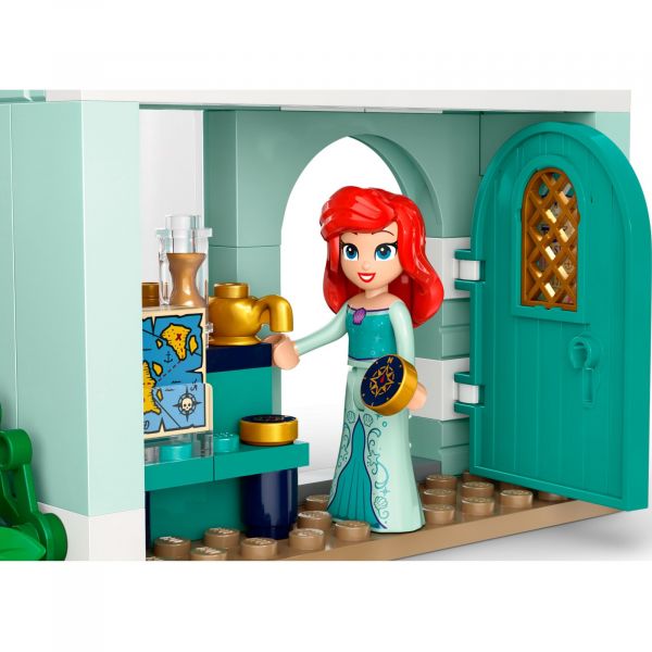 Блоковий конструктор LEGO Disney Princess Пригода діснеївської принцеси на ярмарку (43246)