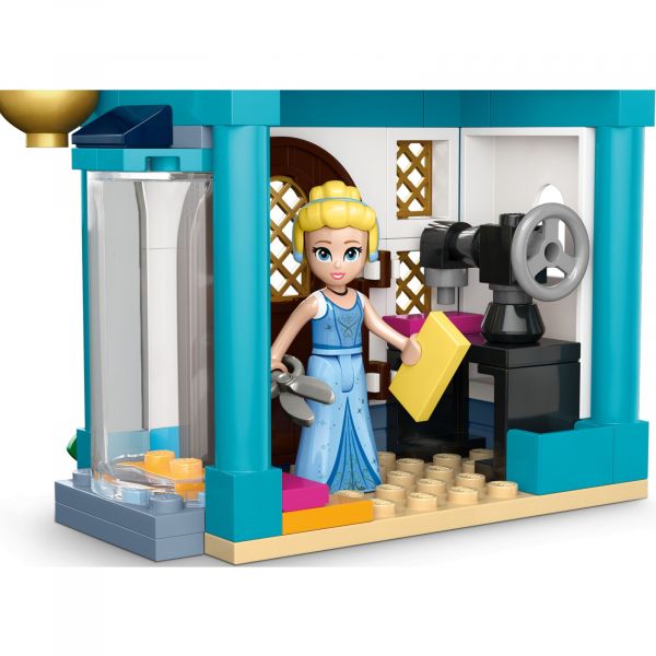 Блоковий конструктор LEGO Disney Princess Пригода діснеївської принцеси на ярмарку (43246)