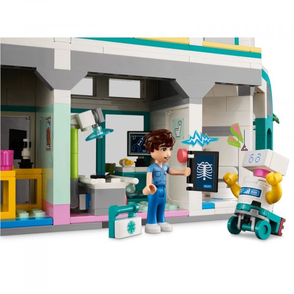 Блоковий конструктор LEGO Friends Лікарня в Хартлейк-Сіті (42621)